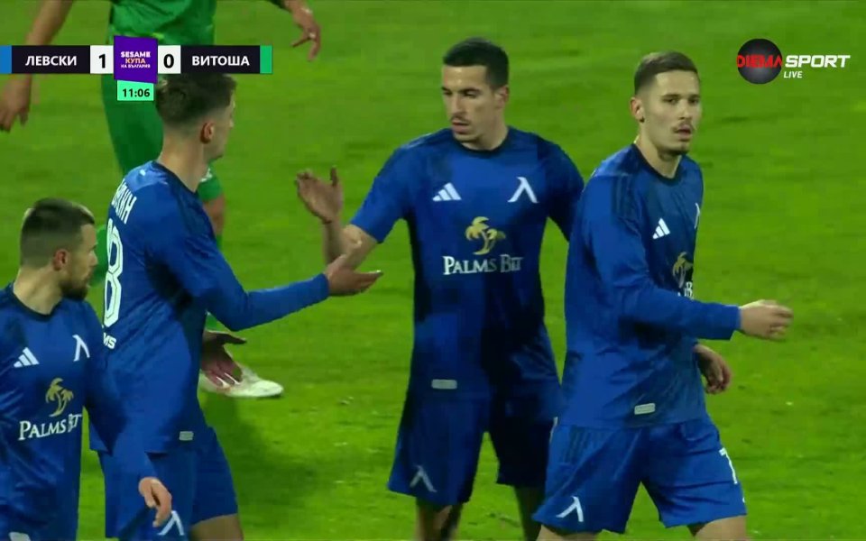 Левски поведе след нелеп автогол на 