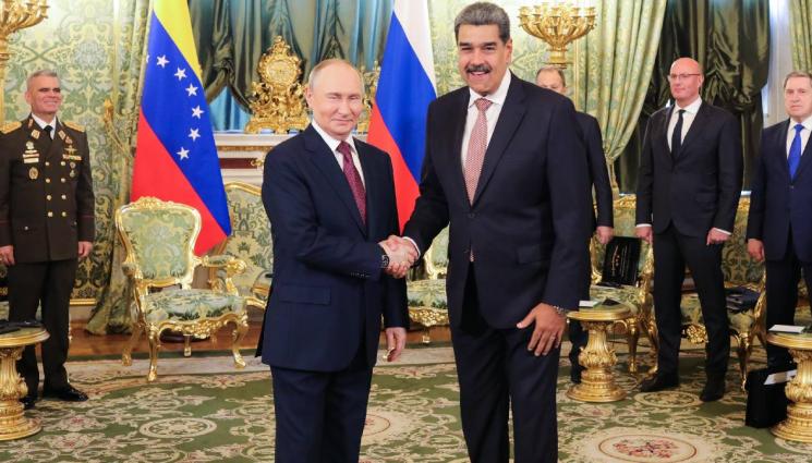 Путин Мадуро - Путин стяга редиците с Мадуро след удар на САЩ