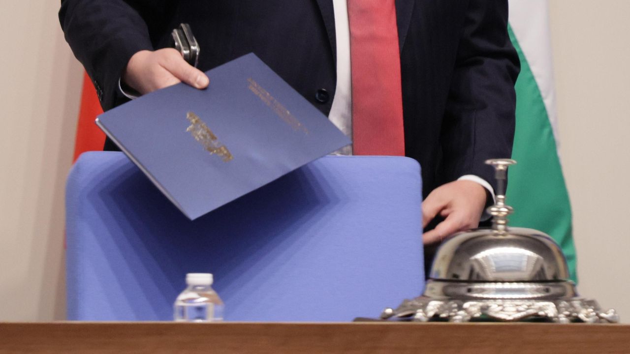 <p>Оставката в кадър: Финалът на кабинета в снимки</p>