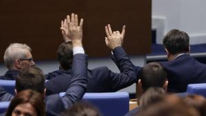 парламент гласуване