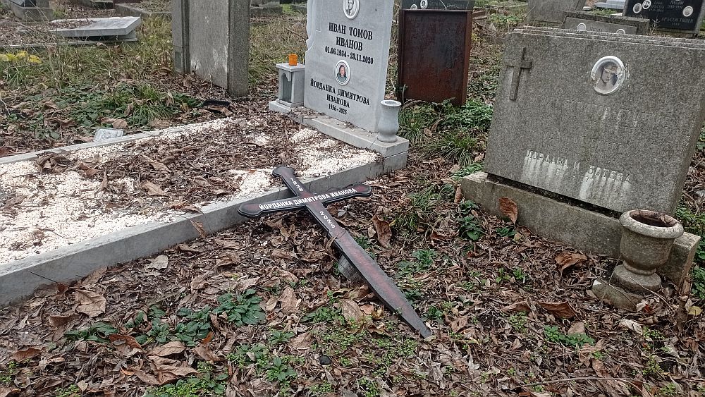 Вандализъм на Централните софийски гробища в невиждани мащаби