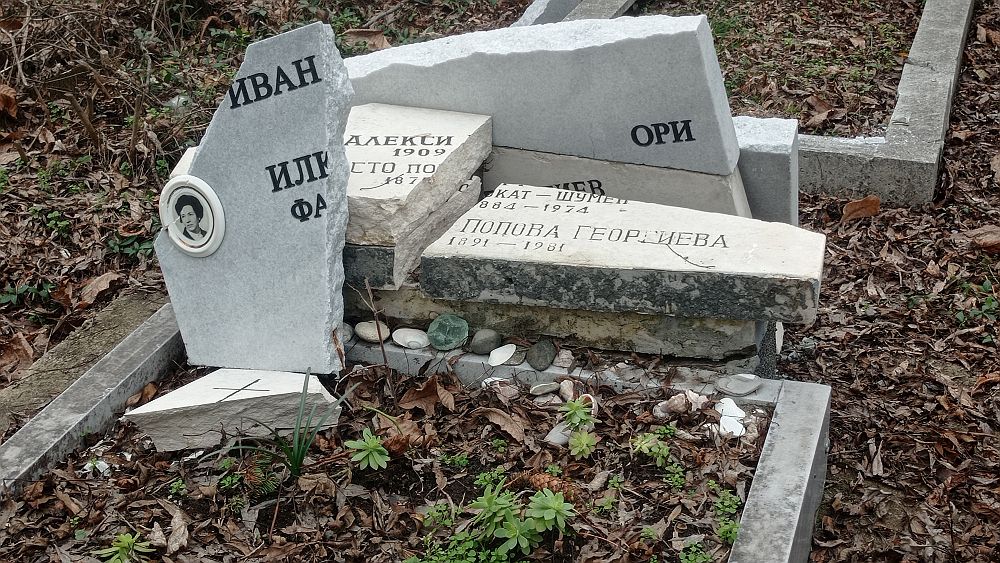 Вандализъм на Централните софийски гробища в невиждани мащаби