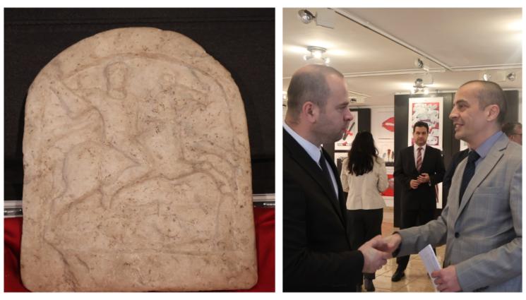 е - СЛЕД 29 ГОДИНИ В НЕИЗВЕСТНОСТ: Върнаха ни откраднат артефакт, за малко да го продадат на търг! (СНИМКИ)