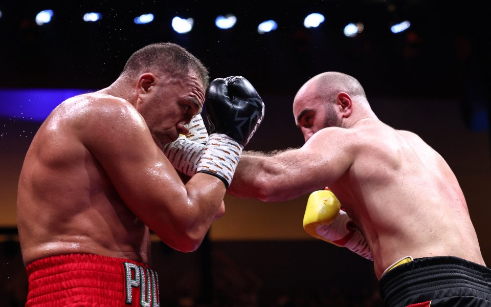 Жалко! Гасиев нокаутира Кубрат Пулев в спора за регулярната световна титла