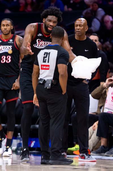 Филаделфия Севънтисиксърс Индиана Пейсърс1