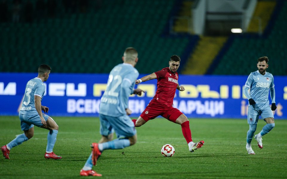 НА ЖИВО: ЦСКА 1:1 Локомотив София, автогол на Националния стадион