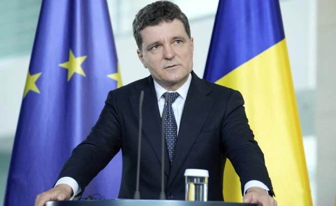 Силен сняг и мъгла блокираха самолета на румънския президент в Париж