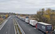 Опашки от тирове по границите с Турция и Сърбия, затруднения и към Гърция