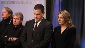 Абсурдно е да сме сърдити на мемета защото това е