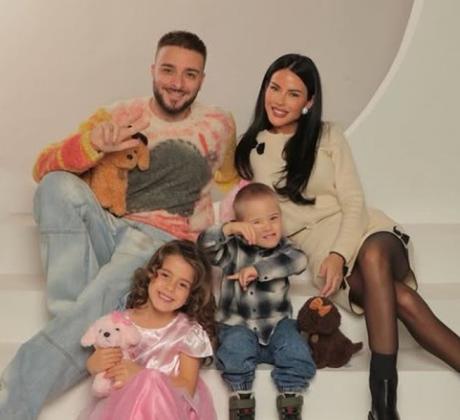 Една година след като за първи път разказа публично за