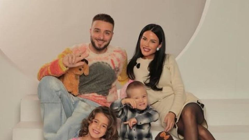 Една година след като за първи път разказа публично за