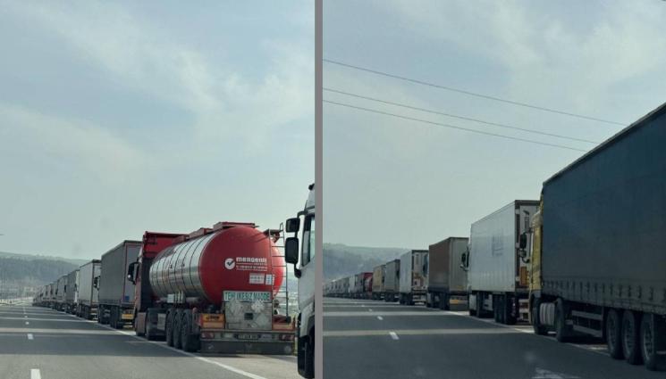 тир тирове - ГРАНИЦИТЕ ЗАКЛЮЧЕНИ: Фермерски бунт в Гърция парализира трафика!