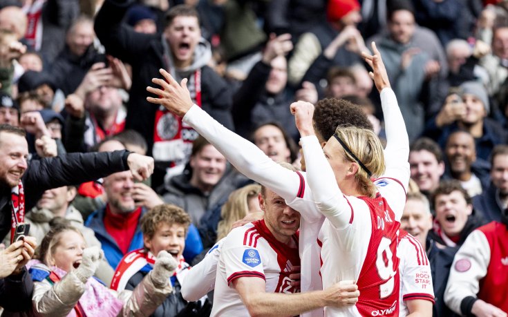 Пробуждането на Аякс продължава с голяма победа в 