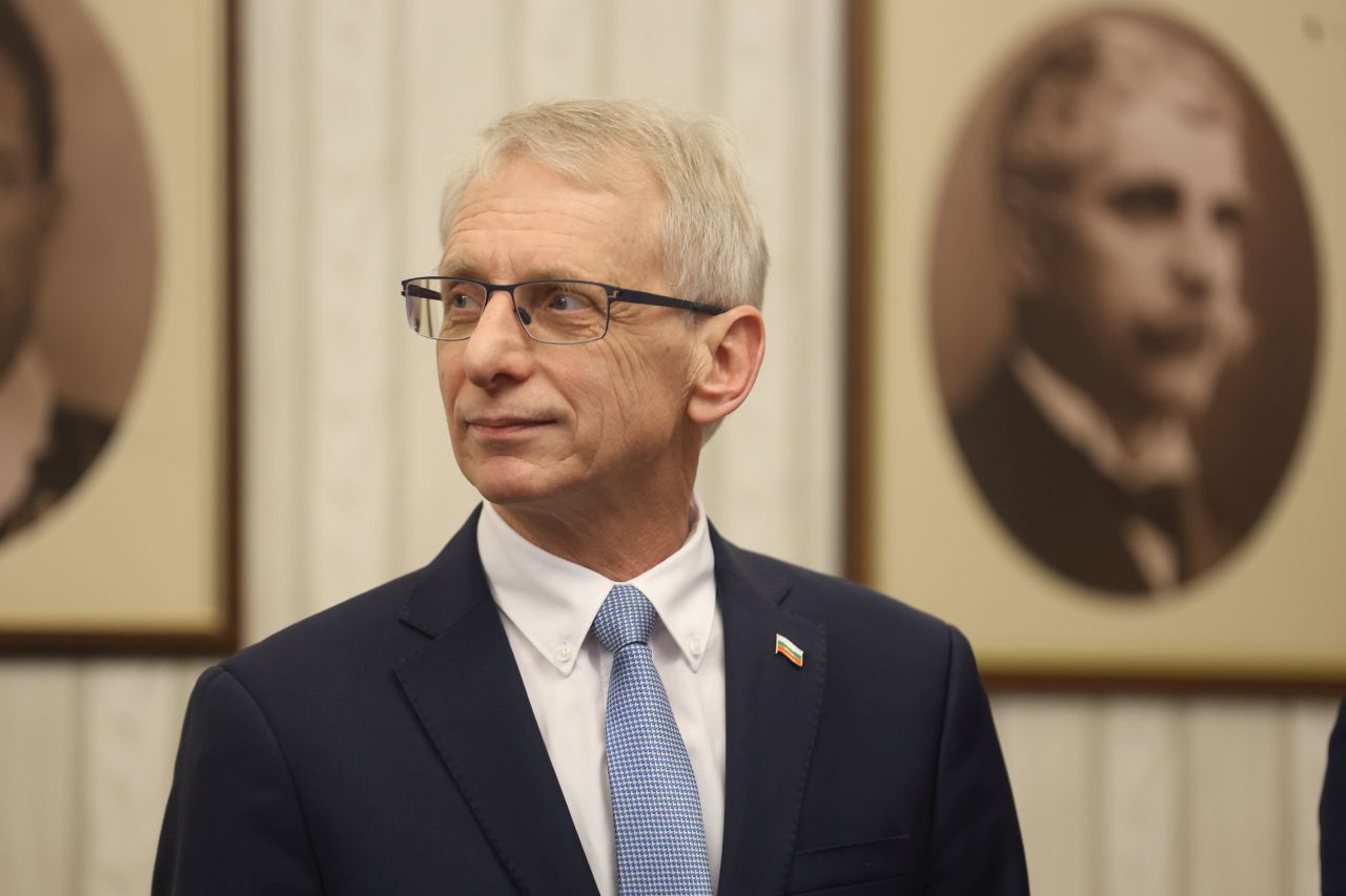 <p>Представители на ПП-ДБ пристигнаха на "Дондуков" 2 за консултации с президента</p>