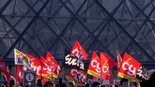 След големия обир в Лувъра: Нова драма затвори музея в Париж