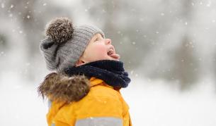 Първият сняг е красив, но крие рискове за здравето на децата