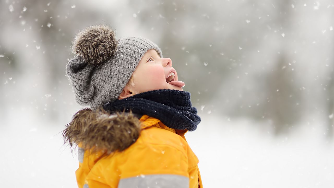 Първият сняг е красив, но крие рискове за здравето на децата