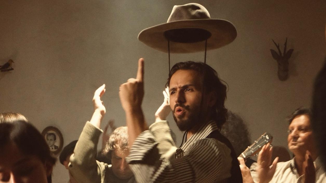 Папи Ханс представи „Умирам да живея“ – втори сингъл с ретро ритъм от албума „Слънцето“