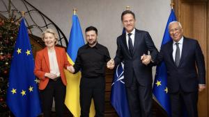 Генералният секретар на НАТО Марк Рюте и председателят на Европейската