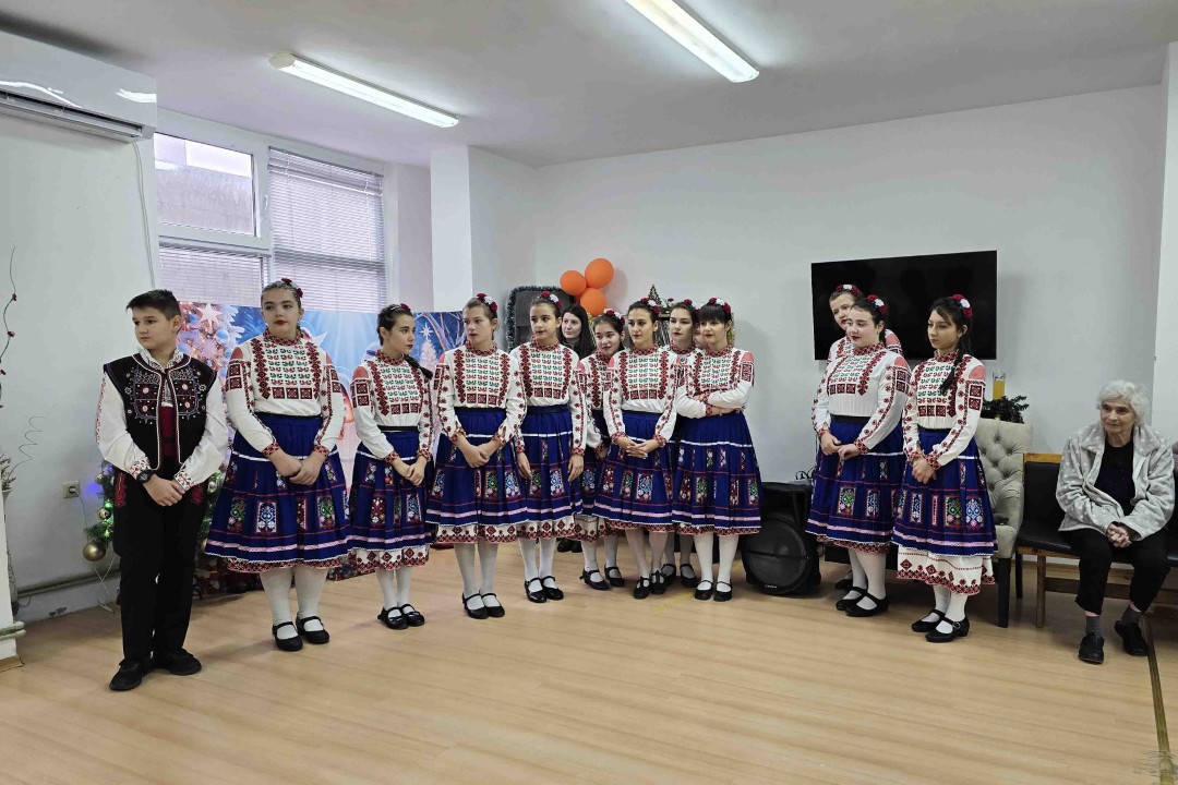 <p>С празнична торта, танци и подаръци беше отбелязан 100-годишният юбилей на Блажко Стоилов Георгиев в общинския Дом за стари хора (ДСХ) &ldquo;Мария Луиза&ldquo; в Свищов.</p>