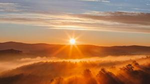 Във вторник преди обяд в равнините и котловините ще бъде