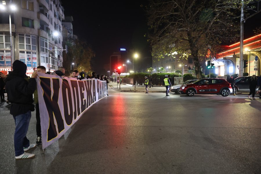 Протест на феновете на Ботев Пловдив срещу забавеното строителство на1