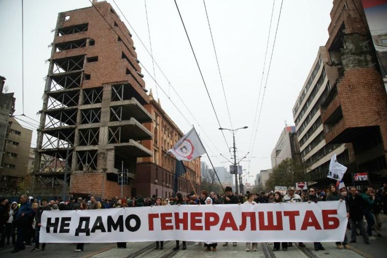 Граждани и студенти протестират срещу отнемането на статута на паметник