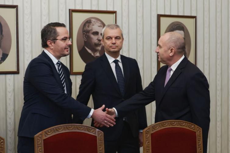 Възраждане консултации