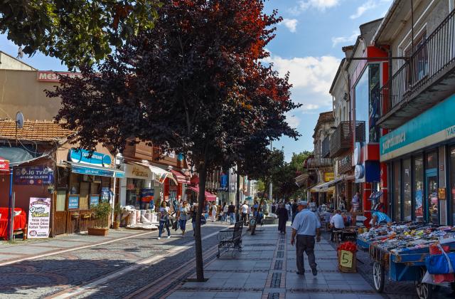 Търговци от централния булевард на турския град Одрин – Сарачлар“