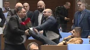 Напрежение в парламента редовното заседание на НС беше прекъснато заради
