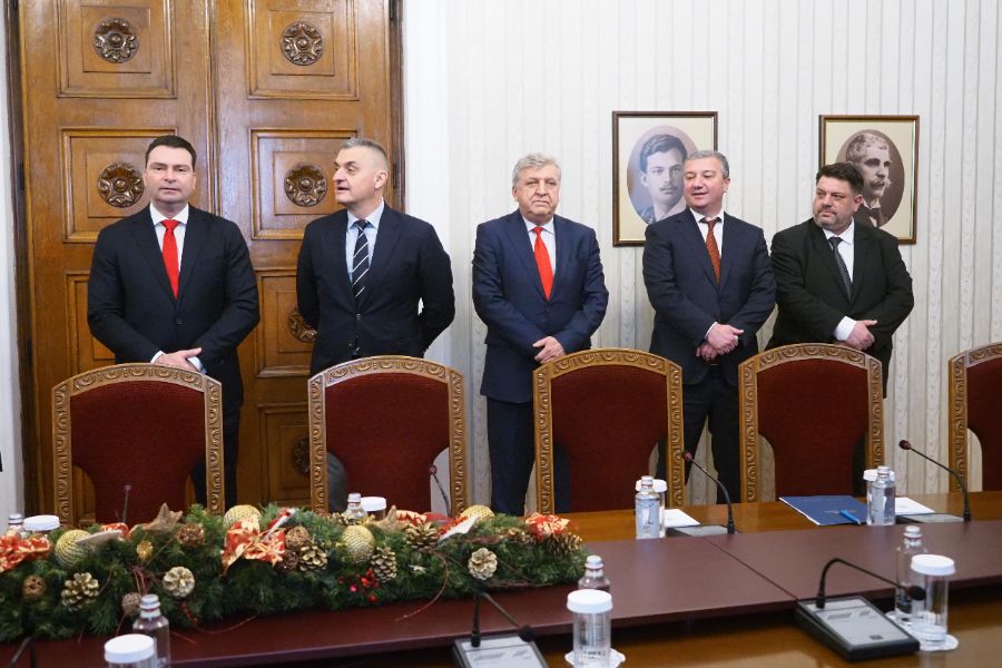 "БСП-Обединена левица" на консултации с Румен Радев на "Дондуков" 2