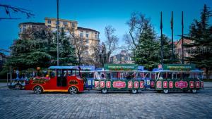Празнично пътуване с коледните влакчета в сърцето на София Столична