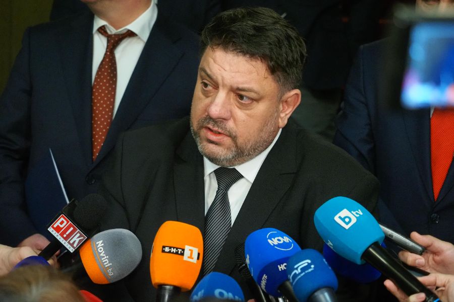 <p>След края на консултациите: БСП - обществото има нужда от редовен бюджет</p>