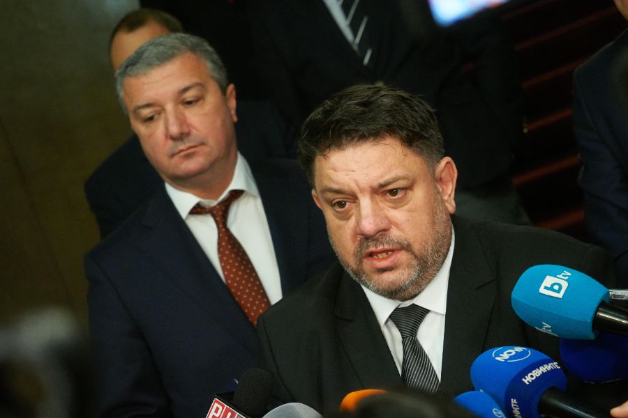 <p>След края на консултациите: БСП - обществото има нужда от редовен бюджет</p>