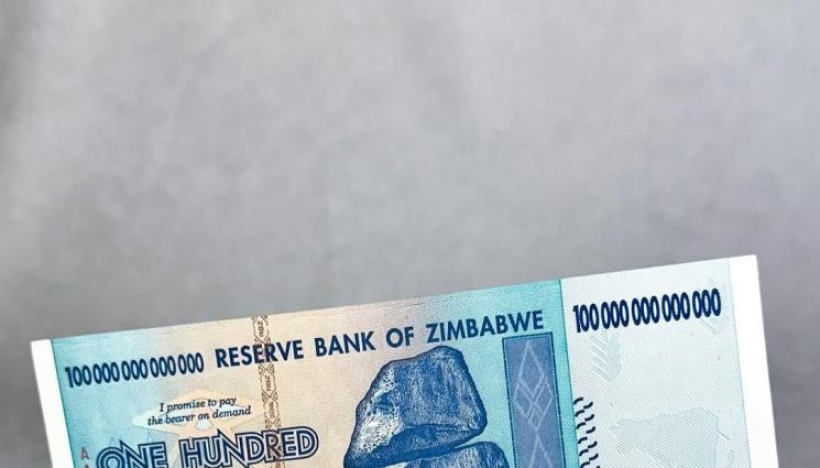 банкноти - С банкнота от $100 трилиона в Зимбабве си купуват дъвка!
