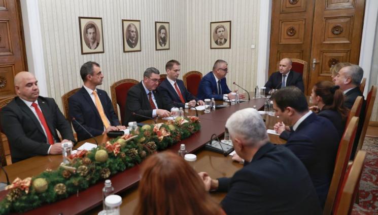 Алианс за права и свободи - КОНСУЛТАЦИИТЕ 4: Президентът на среща с представители за „Алианс за права и свободи“ (ВИДЕО)