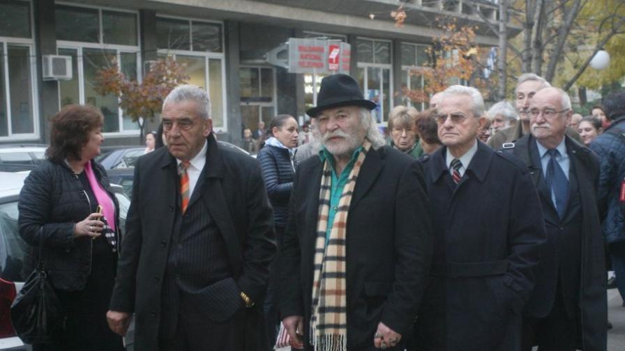 Следите на Боян Радев