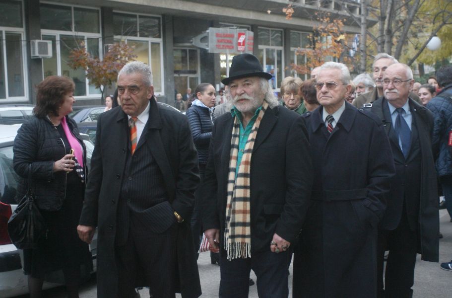 <p>Следите на Боян Радев...</p>