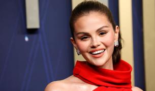 Селена Гомес разкри защо не си премахва „мустаците“