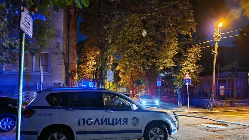 Тинейджъри вандализираха офис на ДПС в Бургас