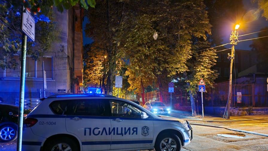 Тинейджъри вандализираха офис на ДПС в Бургас