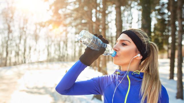Защо топлата вода сутрин подобрява здравето ни