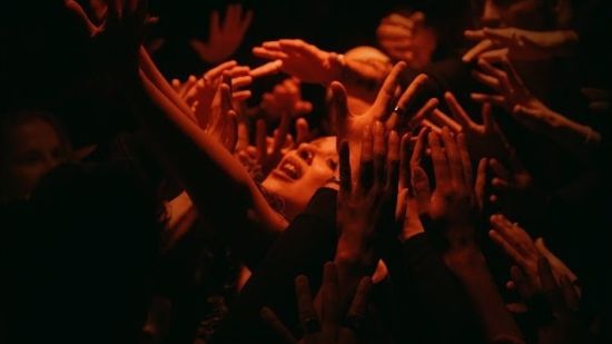 JADE представя нова, по-ефирна и емоционална версия на “CHURCH”