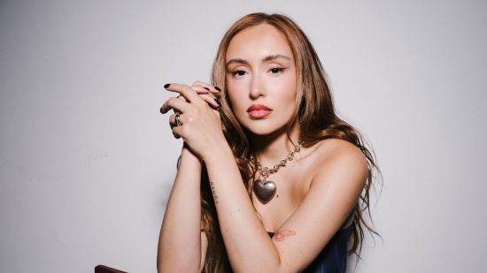 ДАРА ЕКИМОВА КАТО АВТОР С ПАРЧЕ В ГОДИШНАТА KPOP КЛАСАЦИЯ НА BILLBOARD