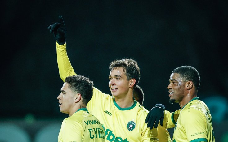 СНИМКИ: Битката между Берое и Лудогорец