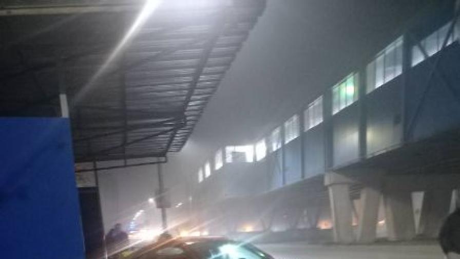 <p>"Една крачка ме спаси от директен удар":&nbsp;Кола се вряза в автобусна спирка в София</p>