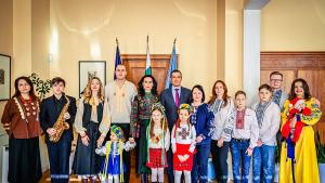 украински деца коледарчета