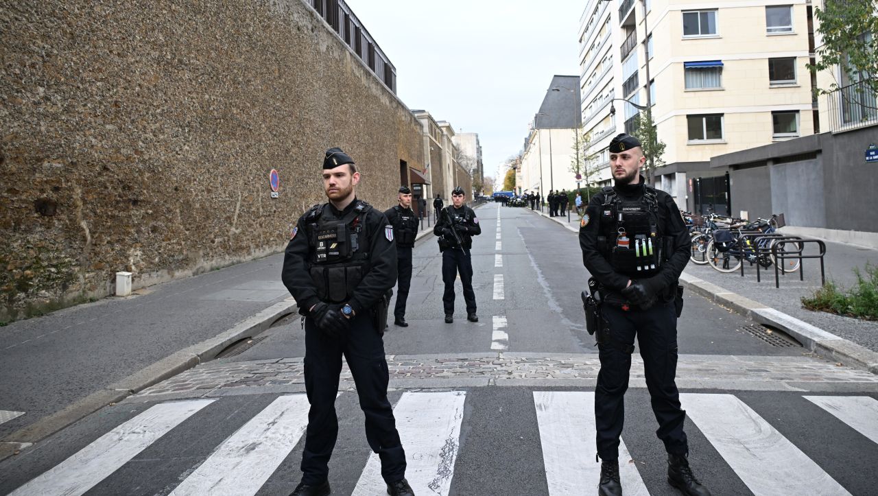 Въоръжен с нож мъж е застрелян от полицията в Корсика, след като заплашил минувачи