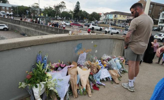 Австралия почита жертвите от атаката в Сидни