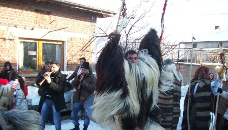 Ради Равначки - ЗА КОЖАТА НА ЕДИН КУКЕР: Всички в Крупник познават Ради Равначки (СНИМКИ)